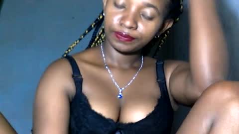 Snapshot of malinah01 chatting on 01.24.25 malinah01 online show from 01.24.25