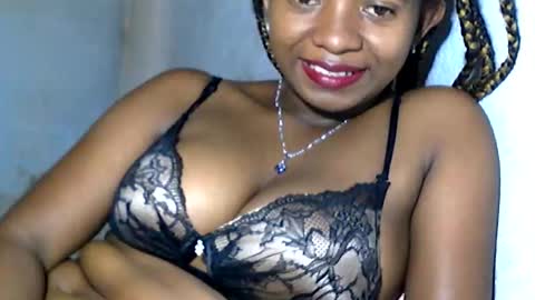 Snapshot of malinah01 chatting on 01.25.25 malinah01 online show from 01.25.25