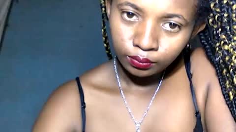 Snapshot of malinah01 chatting on 01.26.25 malinah01 online show from 01.26.25