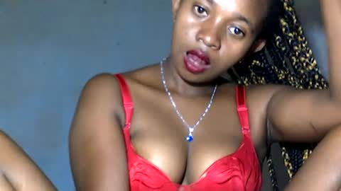 Snapshot of malinah01 chatting on 01.27.25 malinah01 online show from 01.27.25