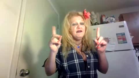 Snapshot of malinda702 chatting on 05.23.26 malinda702 online show from 05.23.26
