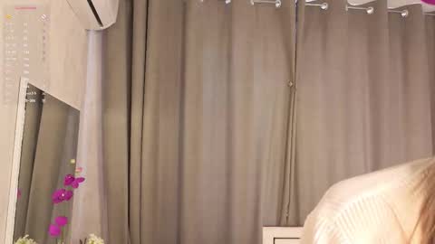 Snapshot of malisatrigueiro chatting on 02.05.26 Evelyn online show from 02.05.26