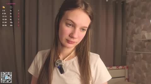 Snapshot of malisatrigueiro chatting on 02.19.26 Evelyn online show from 02.19.26