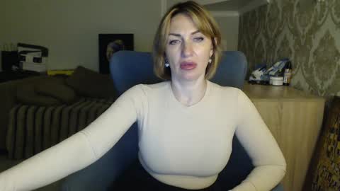 Snapshot of mallinia chatting on 04.29.26 mallinia online show from 04.29.26