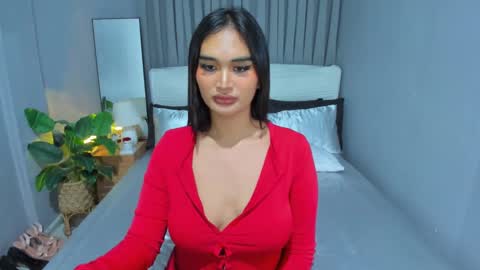 Snapshot of mallorygil chatting on 12.06.24 Mallory online show from 12.06.24