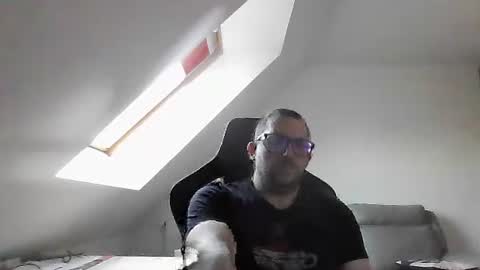 Snapshot of malou2927 chatting on 10.12.25 breton online show from 10.12.25