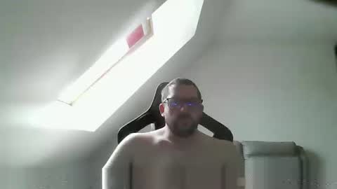 Snapshot of malou2927 chatting on 10.29.25 breton online show from 10.29.25