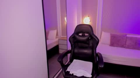 M A L U online show from 12.20.25