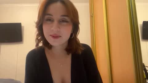 Mia online show from 12.18.25