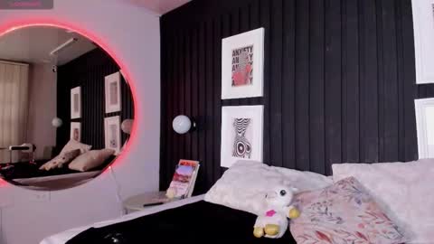 manelyk_evanss online show from 03.18.26