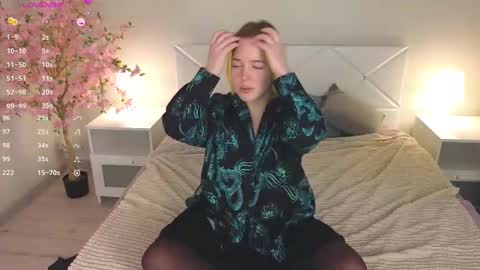 manic_pixie_ online show from 02.01.25