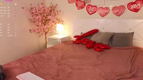 manic_pixie_ online show from 02.15.25