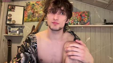 Snapshot of manolein chatting on 01.20.25 manolein online show from 01.20.25