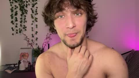 Snapshot of manolein chatting on 10.08.25 manolein online show from 10.08.25