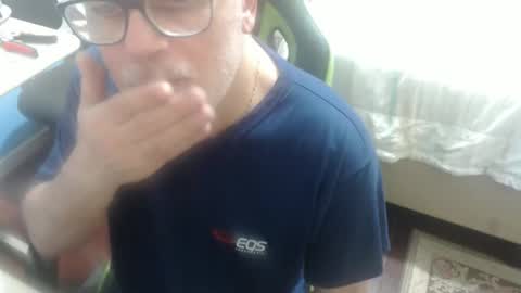 manotcheblu online show from 10.31.25