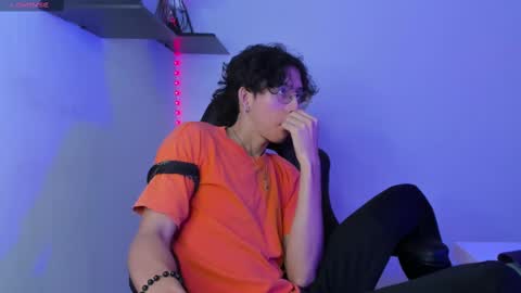 Manuel online show from 02.25.25