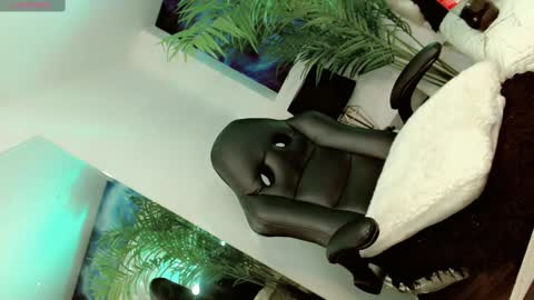 Manuela Kingsley online show from 03.09.25