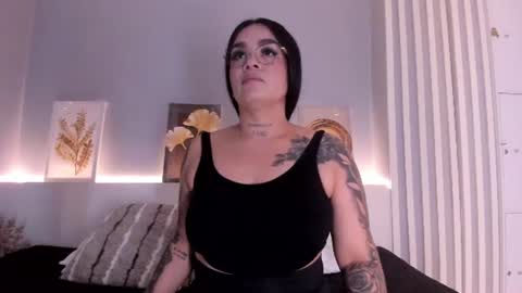 Snapshot of manuela_montes_ chatting on 06.13.26 manuela_montes_ online show from 06.13.26