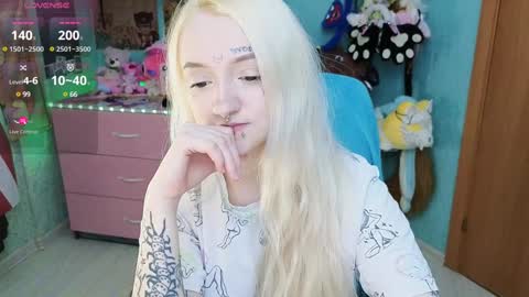 Snapshot of manuela_unicorn chatting on 12.19.24 Manuela online show from 12.19.24