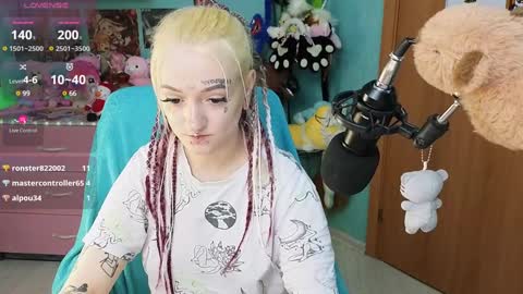 Snapshot of manuela_unicorn chatting on 12.19.24 Manuela online show from 12.19.24