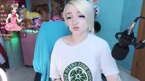 Snapshot of manuela_unicorn chatting on 03.11.25 Manuela online show from 03.11.25