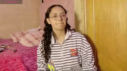 Snapshot of manumeow_ chatting on 06.17.26 Manu online show from 06.17.26