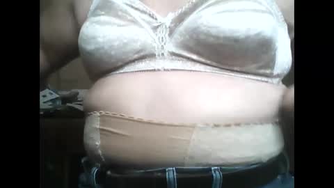 Snapshot of manwithboobs chatting on 01.04.25 manwithboobs online show from 01.04.25