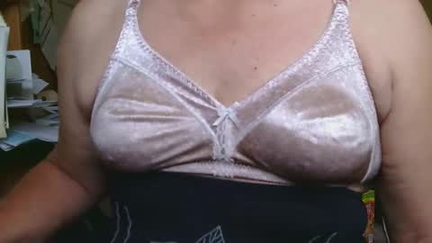 Snapshot of manwithboobs chatting on 09.18.25 manwithboobs online show from 09.18.25