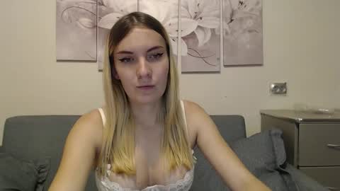 Snapshot of manyamania chatting on 10.16.25 Prosto Maria online show from 10.16.25