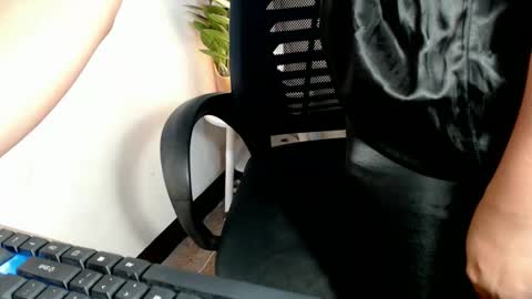 Snapshot of mar_marie chatting on 05.16.26 mar_marie online show from 05.16.26