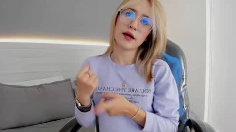 mara_33 online show from 12.13.25