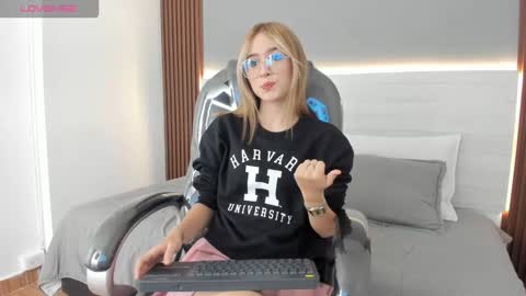 mara_33 online show from 12.18.25