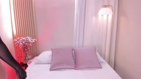 Snapshot of mara_brooks chatting on 12.02.25 Mara online show from 12.02.25