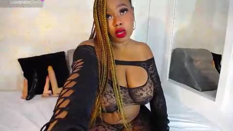 Snapshot of mara_thompsonn chatting on 06.18.26 mara_thompsonn online show from 06.18.26