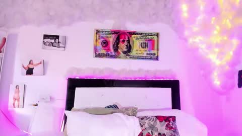 maralinette22 online show from 02.19.25