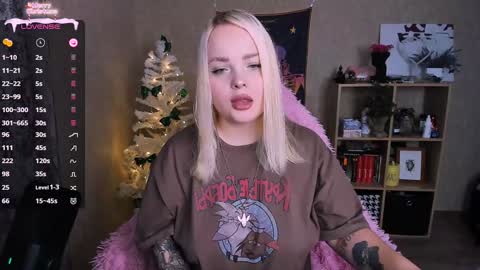 Snapshot of marcelinepeach chatting on 12.28.24 Sara online show from 12.28.24