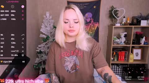 Snapshot of marcelinepeach chatting on 01.15.25 Sara online show from 01.15.25
