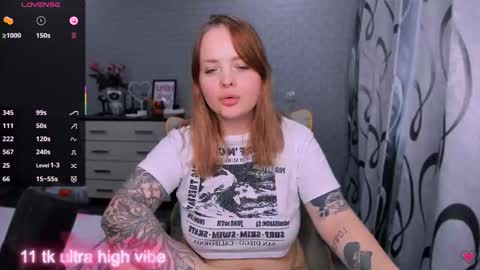 Snapshot of marcelinepeach chatting on 10.23.25 Sara online show from 10.23.25