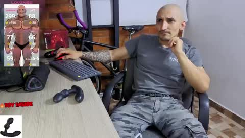 Snapshot of marckmuscle chatting on 04.19.26 Marck Independent model online show from 04.19.26