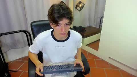 Snapshot of marcoviolet chatting on 07.10.26 marcoviolet online show from 07.10.26