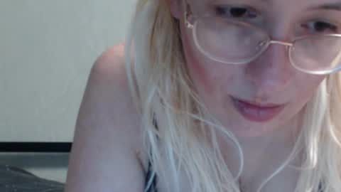 Snapshot of margo_shine chatting on 12.17.25 margo_shine online show from 12.17.25