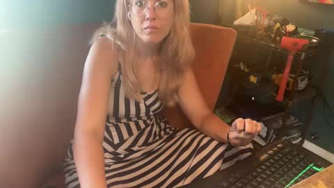 Elle online show from 10.28.25