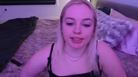 margot_robbie7 online show from 02.25.26