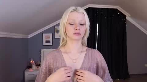 Snapshot of mari_clay chatting on 02.28.26 Milena online show from 02.28.26