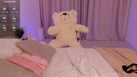 Snapshot of mari_nett chatting on 01.28.25 mari_nett online show from 01.28.25