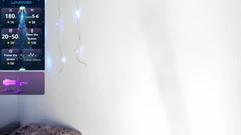 V A N E S S A  online show from 12.22.24