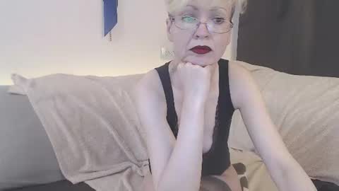 Snapshot of maria_lisica chatting on 06.18.26 Mari online show from 06.18.26