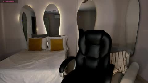 MARIA HERRERA  online show from 12.14.25