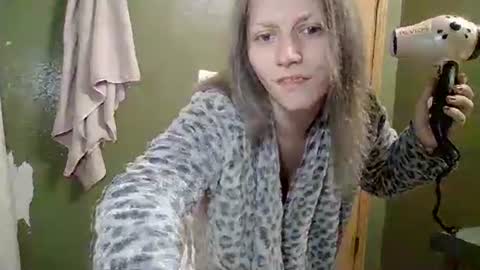 Snapshot of mariamaybe24 chatting on 03.01.25 Mariah online show from 03.01.25