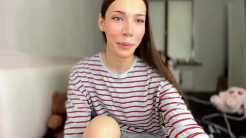 Snapshot of mariamceleste chatting on 05.27.26 Mariam online show from 05.27.26